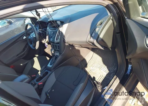 2014 Ford Focus Se z USA, uszkodzony, nr VIN 1FADP3F22EL344206